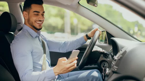 10 Important Items You Should Keep In Your Car For Emergencies