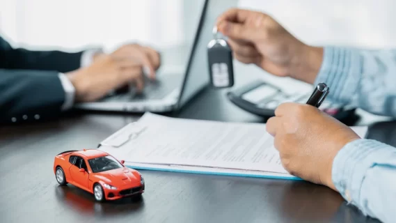 What is the Difference Between Personal Auto Insurance and Commercial Auto Insurance?